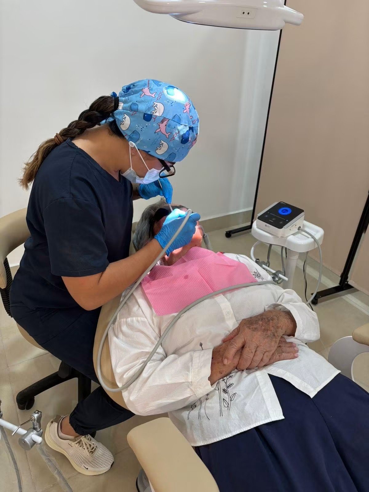 Atención dental personalizada a paciente