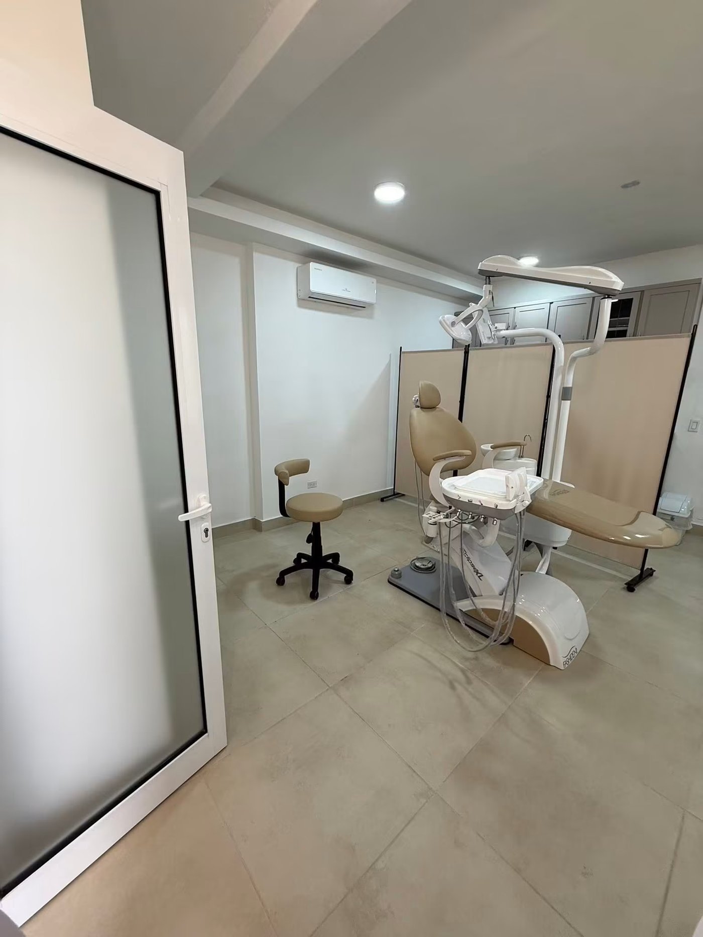 Consultorio de Clínica Dental Daluna con unidad dental